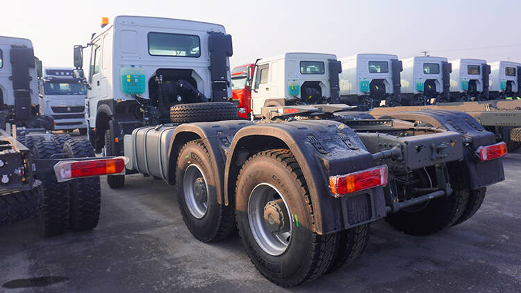 Sinotruk Howo 371 6x4 Truck and Tractor for Sale Price in Madagascar 